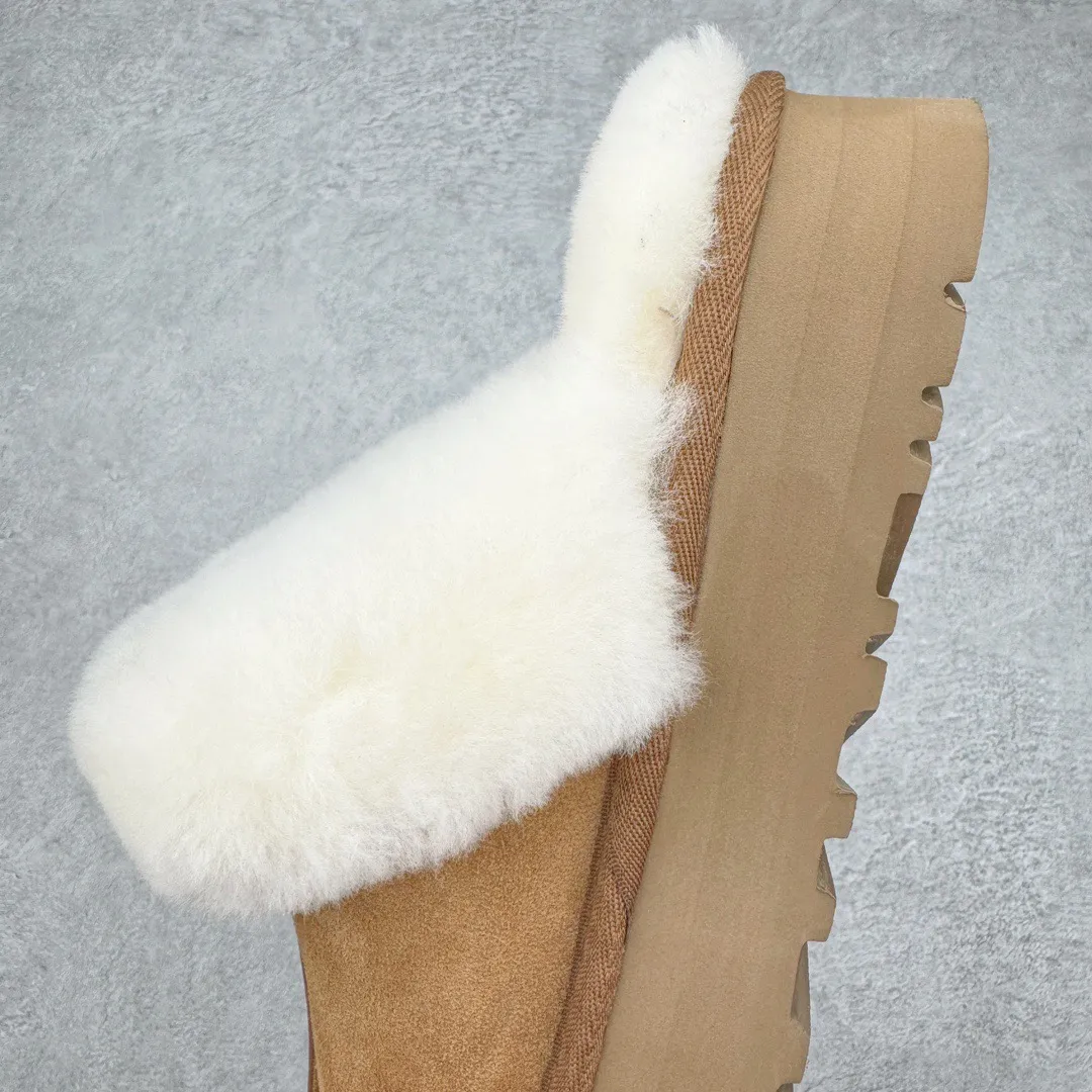 Pick up locally💰520 UGG slippers 2550 Star thick-soled autumn and winter sheep fur snow boots. All shoes are made from ZP. Longfeng A-grade Australian imported sheep fur. Brand OEM production line. Fully follow the ZP process. OEM original pattern maker. Adhere to no original shoes and no development selection. Pay attention to every detail. The most authentic version on the market. TREADLITE "Light Wing" technology outsole. Lightweight/durable/flexible/pile size: 35 36 37 38 39 40 Coding: by2936060